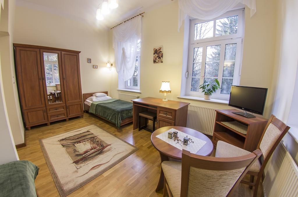 Szwajcarka Willa Z Sauna I Jacuzzi Kudowa-Zdrój Kamer foto